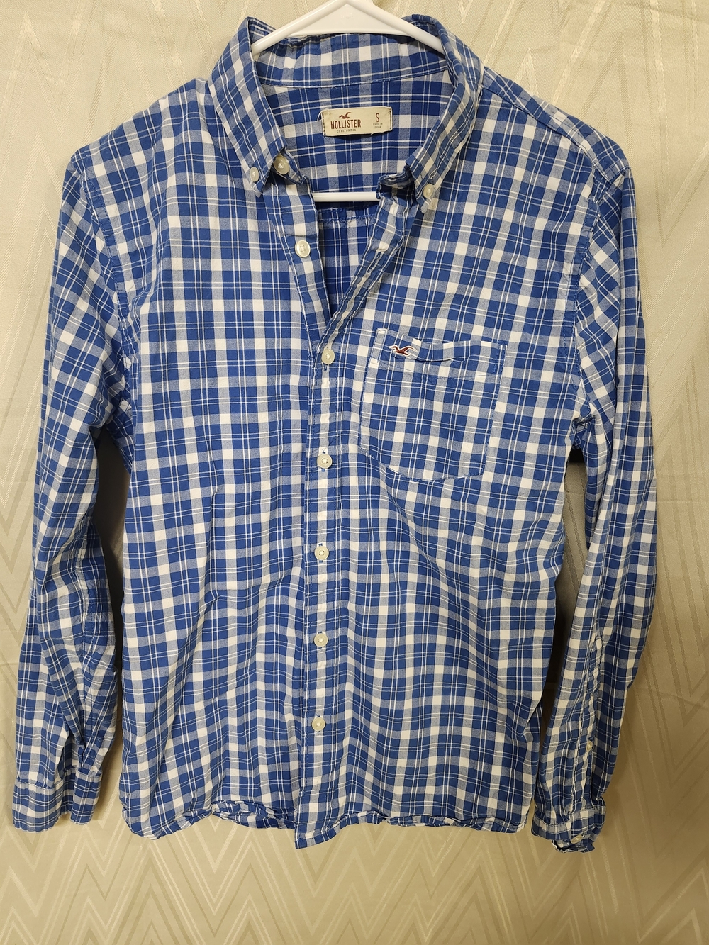 Hollister Women's Blue and White Plaid Button-Down Shirt